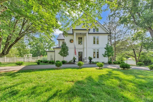 $985,000 | 1221 Oakwood Street, Bedford, VA 24523