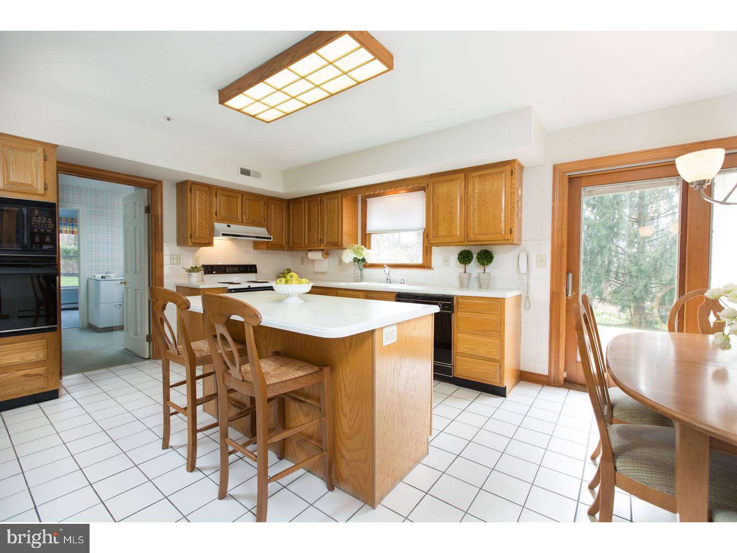 742 Lookout Lane Wayne, PA 19087 - Photo 11 of 25 Kitchen