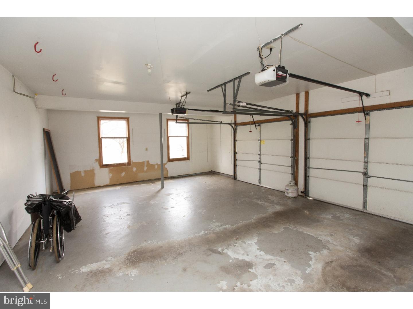 742 Lookout Lane Wayne, PA 19087 - Photo 22 of 25 Garage