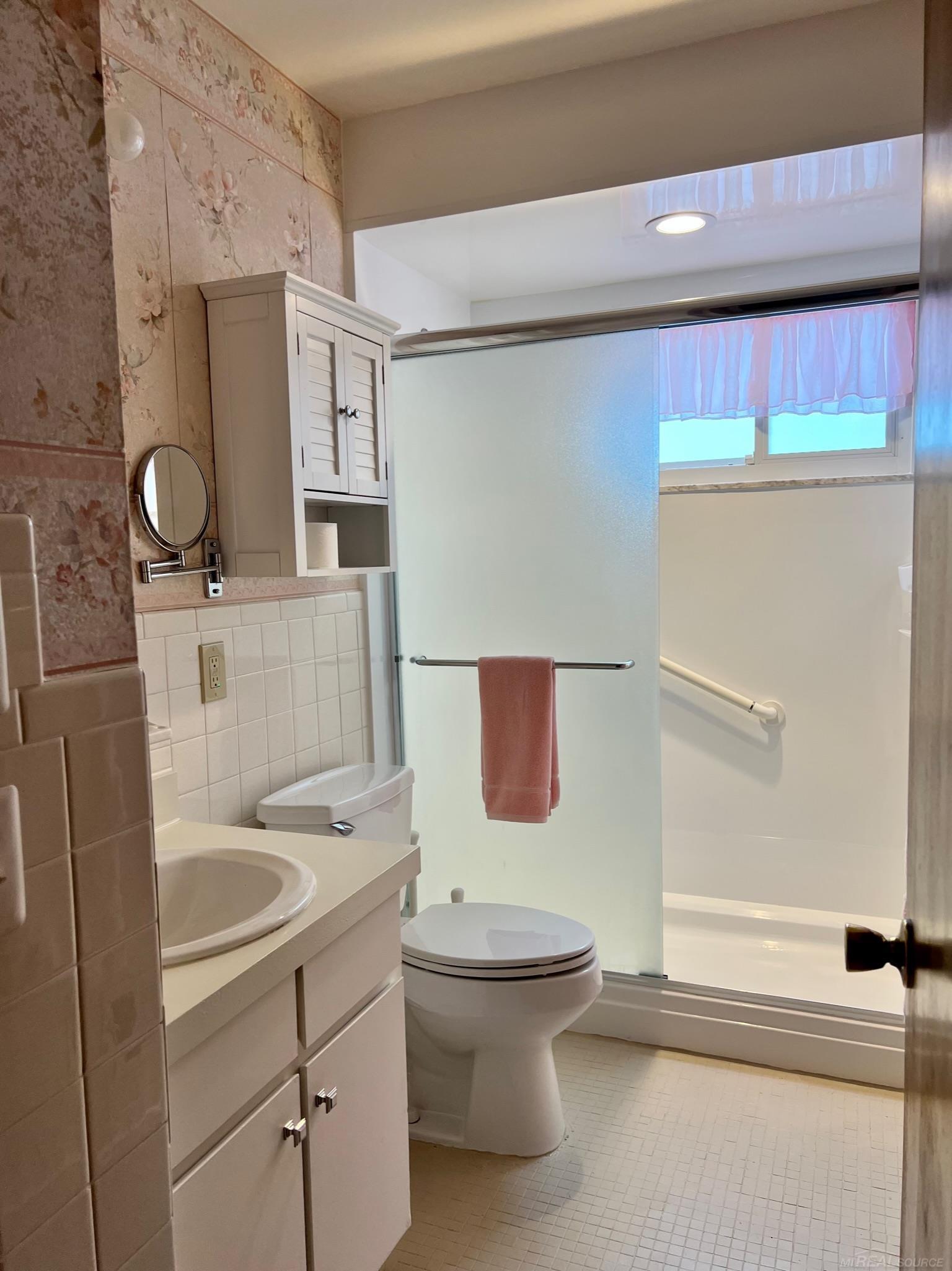 2181 Ridgemont Road Grosse Pointe Woods, MI 48236 - Photo 12 of 29