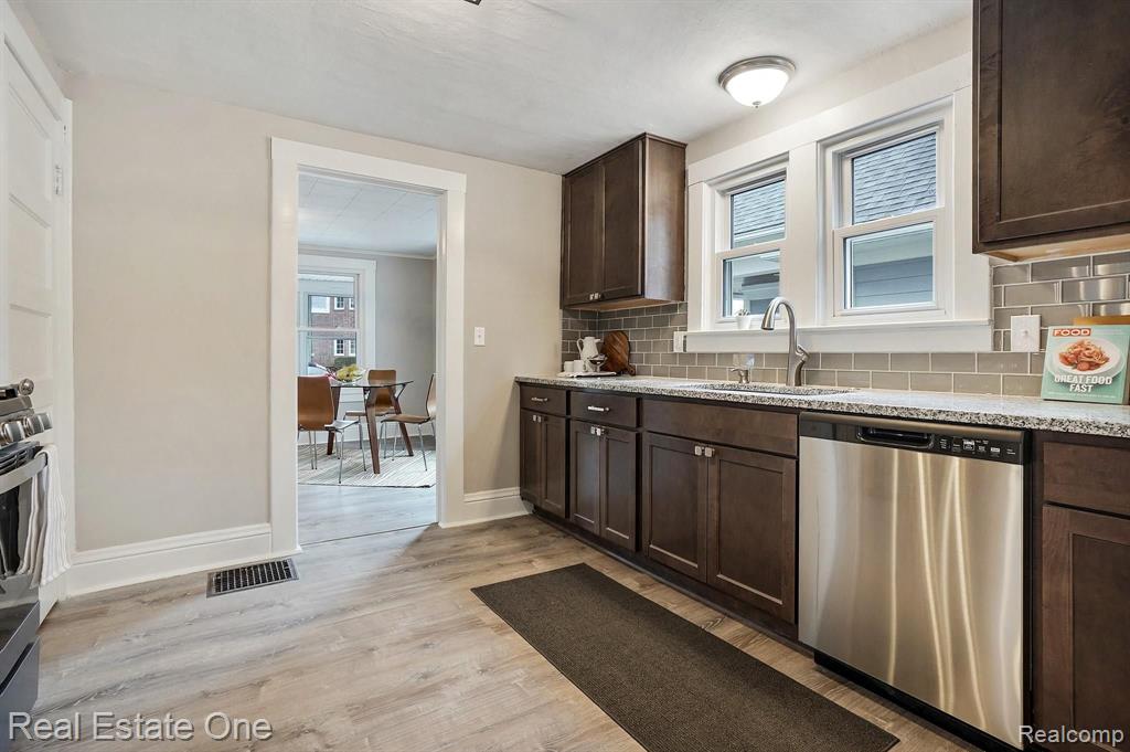 907 West 3rd Street Rochester, MI 48307 - Photo 10 of 36