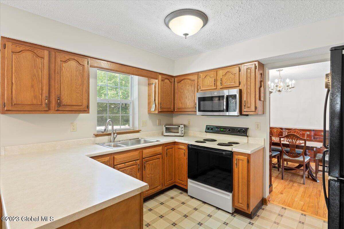 32 Mallard Road Bethlehem, NY 12077 - Photo 11 of 35 07-IMG_0317
