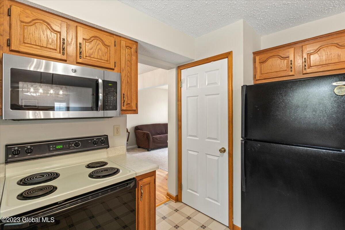 32 Mallard Road Bethlehem, NY 12077 - Photo 12 of 35 08-IMG_0320