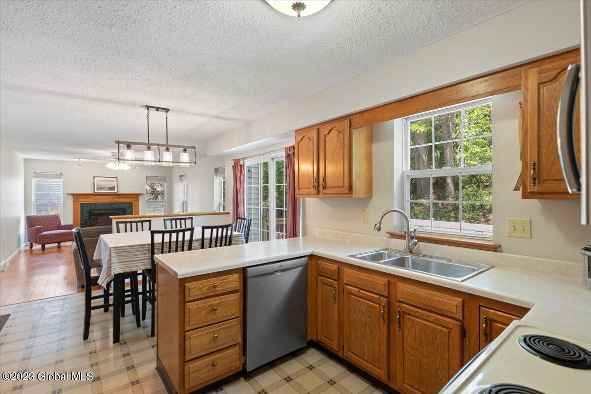 32 Mallard Road Bethlehem, NY 12077 - Photo 10 of 35 06-IMG_0314