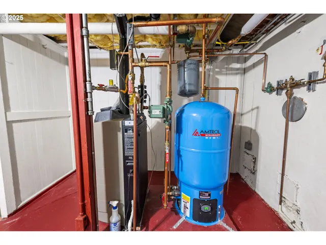 a view of walk in closet