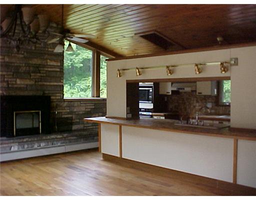 985 Pippin Orchard Road Cranston, RI 02831 - Photo 5 of 10 Den/Family/Great Room.