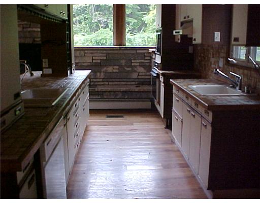 985 Pippin Orchard Road Cranston, RI 02831 - Photo 6 of 10 Kitchen.