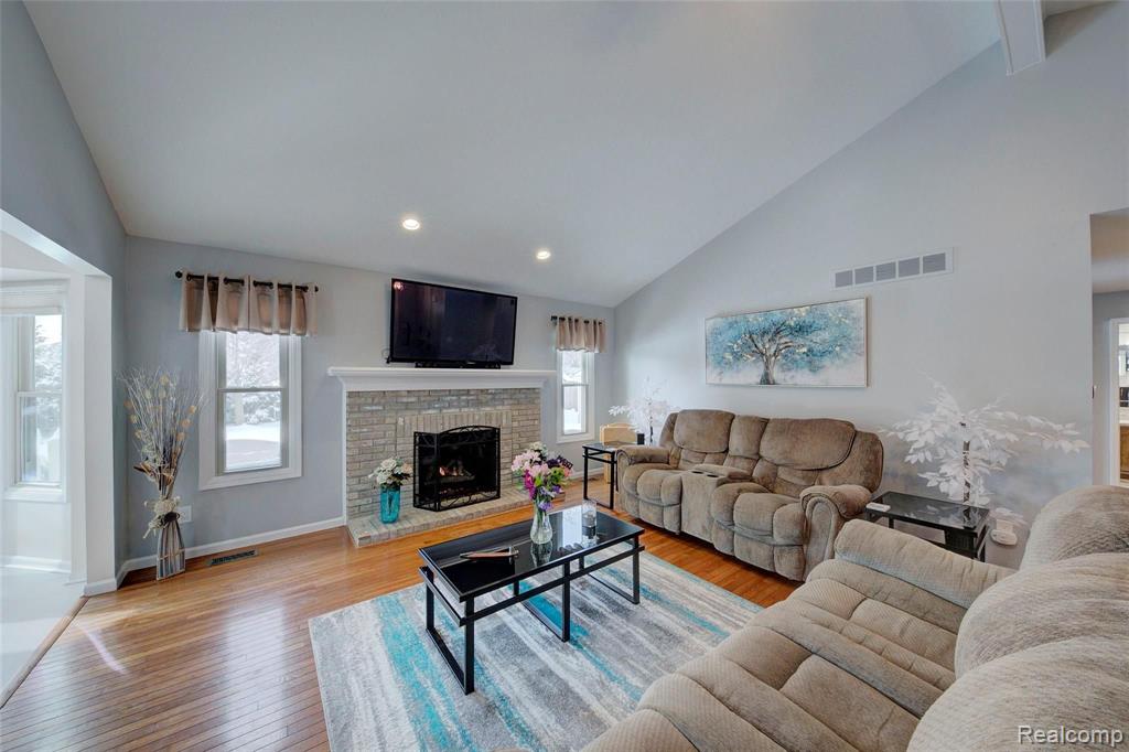 33015 Mazara Drive Fraser, MI 48026 - Photo 9 of 41