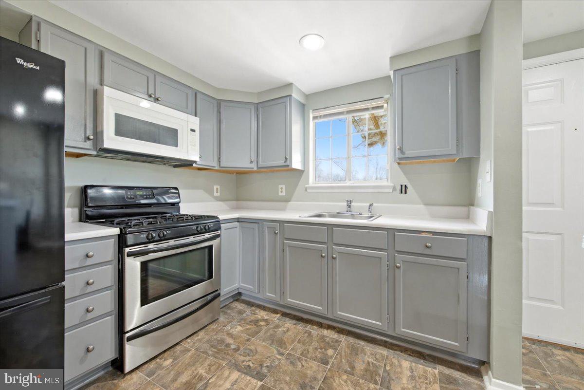 3426 Round Road Baltimore, MD 21225 - Photo 8 of 24