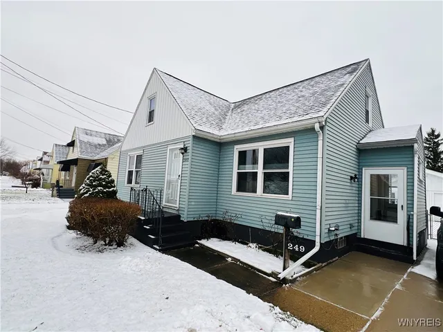 $199,999 | 249 North Meadowbrook Parkway, Cheektowaga, NY 14206