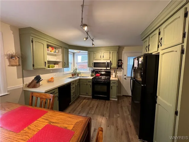 $199,999 | 249 North Meadowbrook Parkway, Cheektowaga, NY 14206