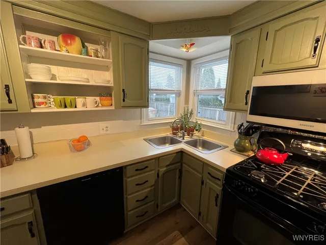 $199,999 | 249 North Meadowbrook Parkway, Cheektowaga, NY 14206