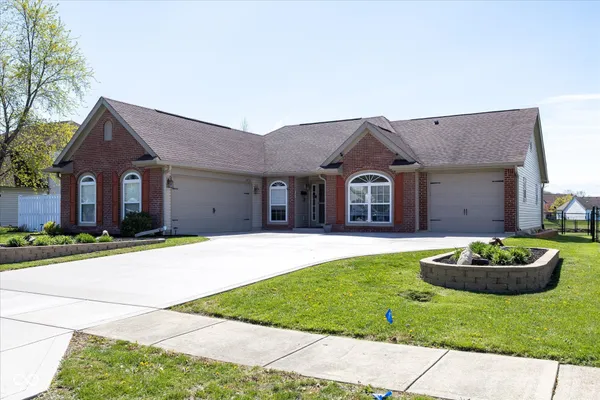 $329,900 | 8535 Robin Run Way, Avon, IN 46123