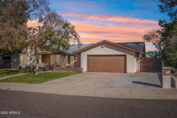 $859,900 | 1810 East Harmont Drive, Phoenix, AZ 85020