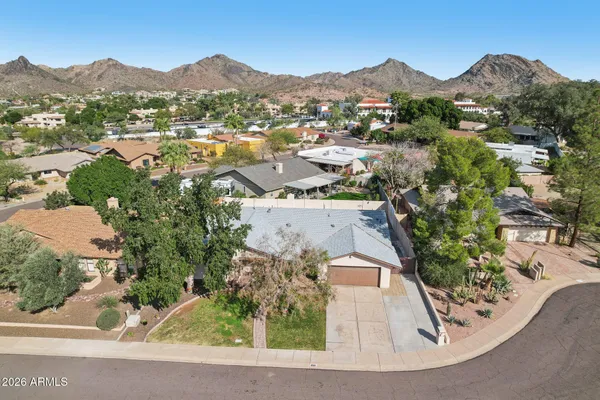 $859,900 | 1810 East Harmont Drive, Phoenix, AZ 85020