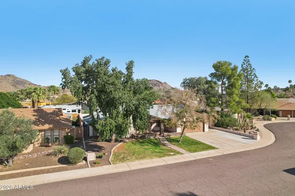 $859,900 | 1810 East Harmont Drive, Phoenix, AZ 85020