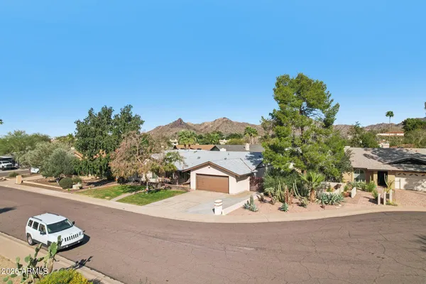 $859,900 | 1810 East Harmont Drive, Phoenix, AZ 85020