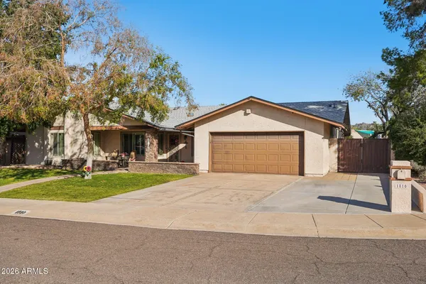 $859,900 | 1810 East Harmont Drive, Phoenix, AZ 85020