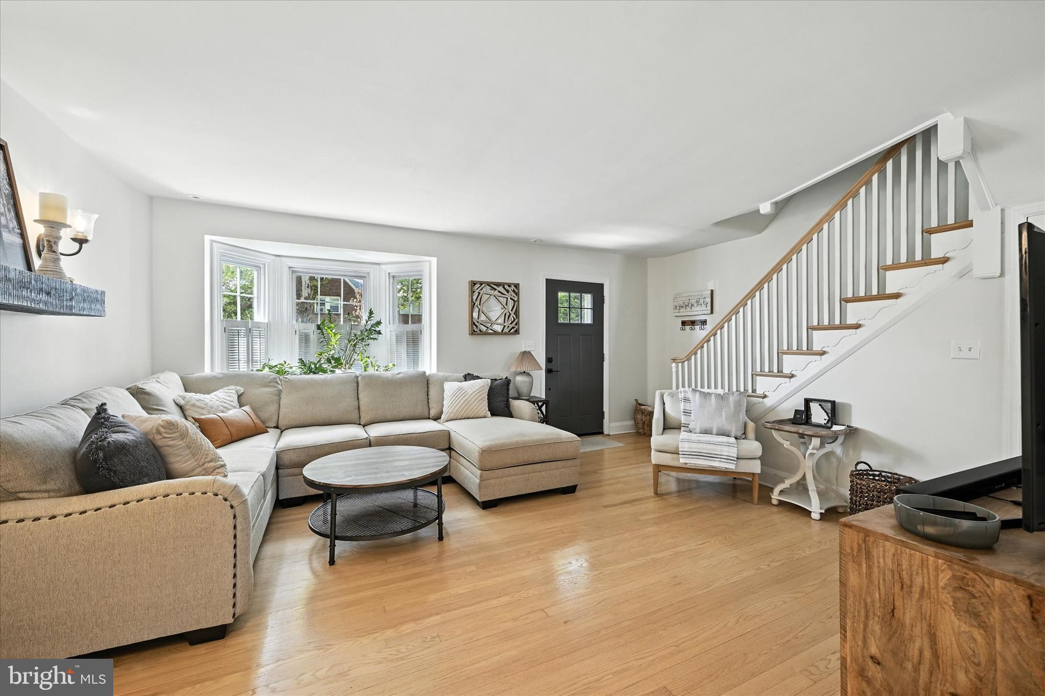 302 Murdock Road Baltimore, MD 21212 - Photo 6 of 32 a living room with furniture and a window