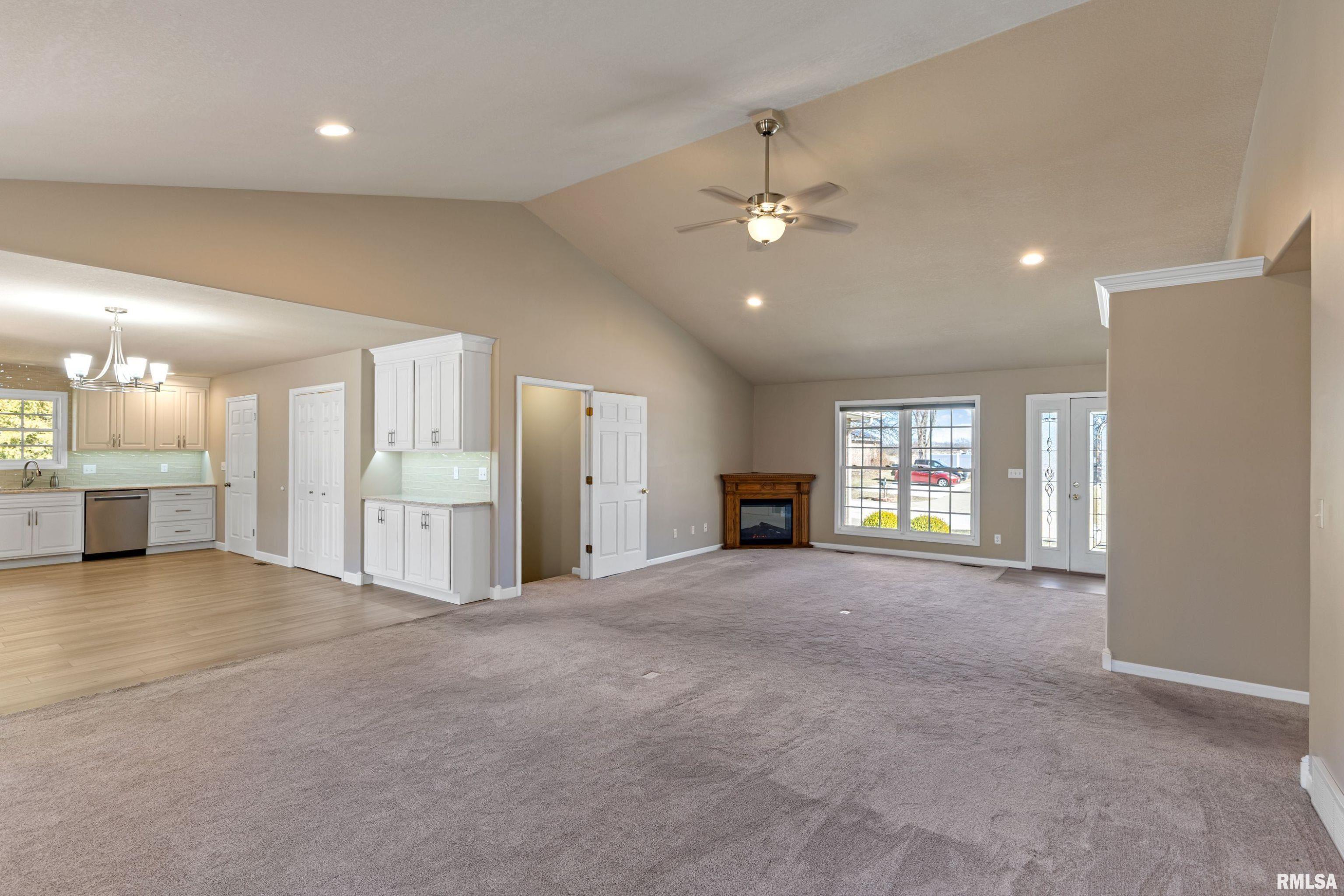 1003 Abbey Ridge Court Quincy, IL 62305 - Photo 4 of 23