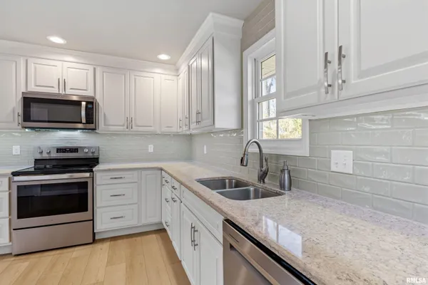 $404,000 | 1003 Abbey Ridge Court, Quincy, IL 62305