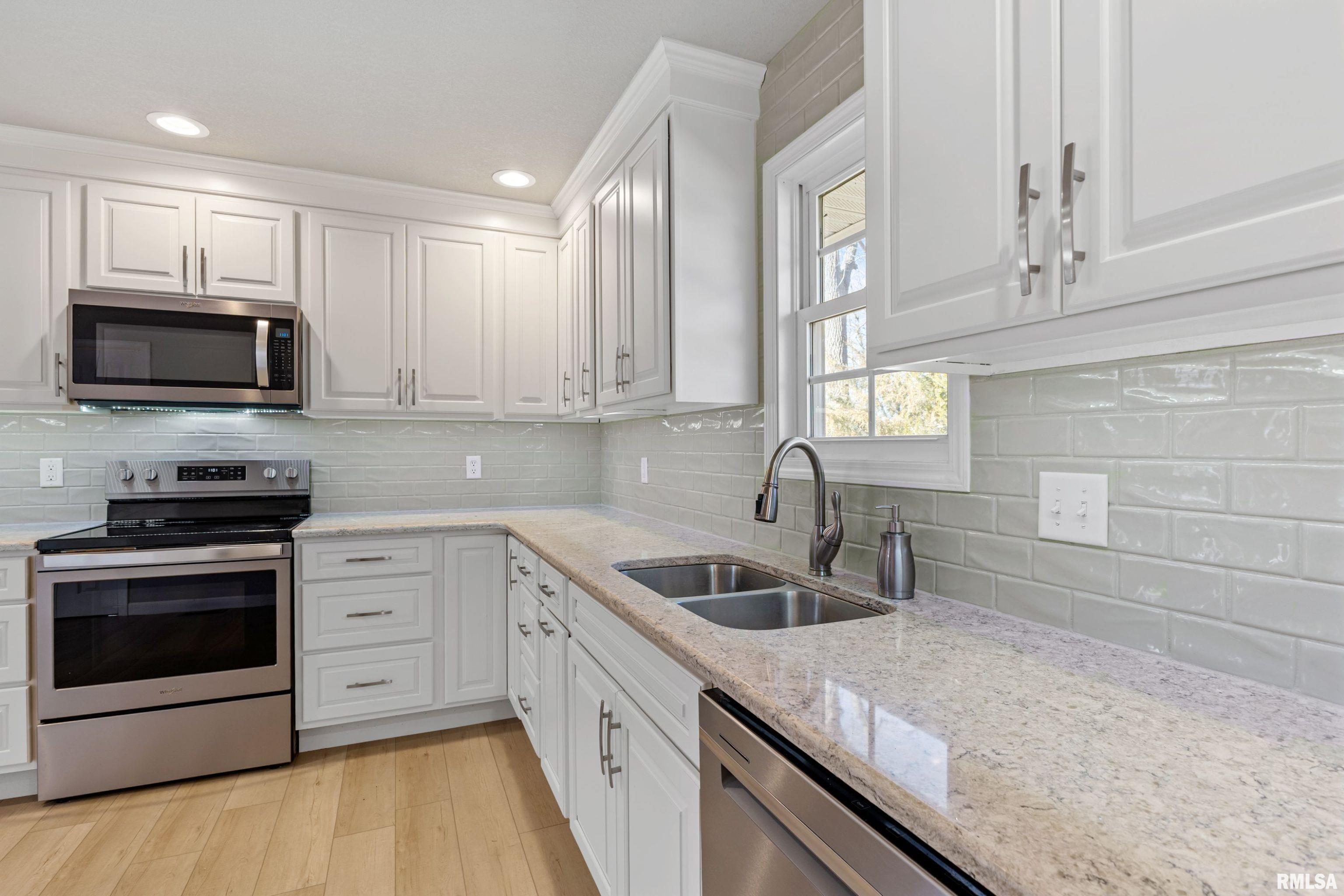 1003 Abbey Ridge Court Quincy, IL 62305 - Photo 8 of 23