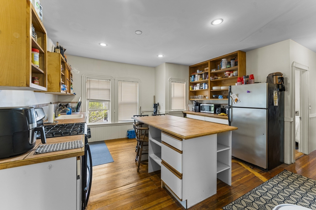 35 Ibbetson Street Somerville, MA 02143 - Photo 4 of 42