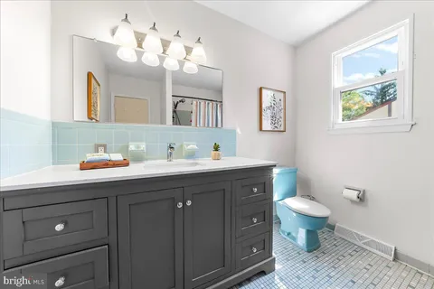 $589,000 | 103 Grove Circle, Chalfont, PA 18914