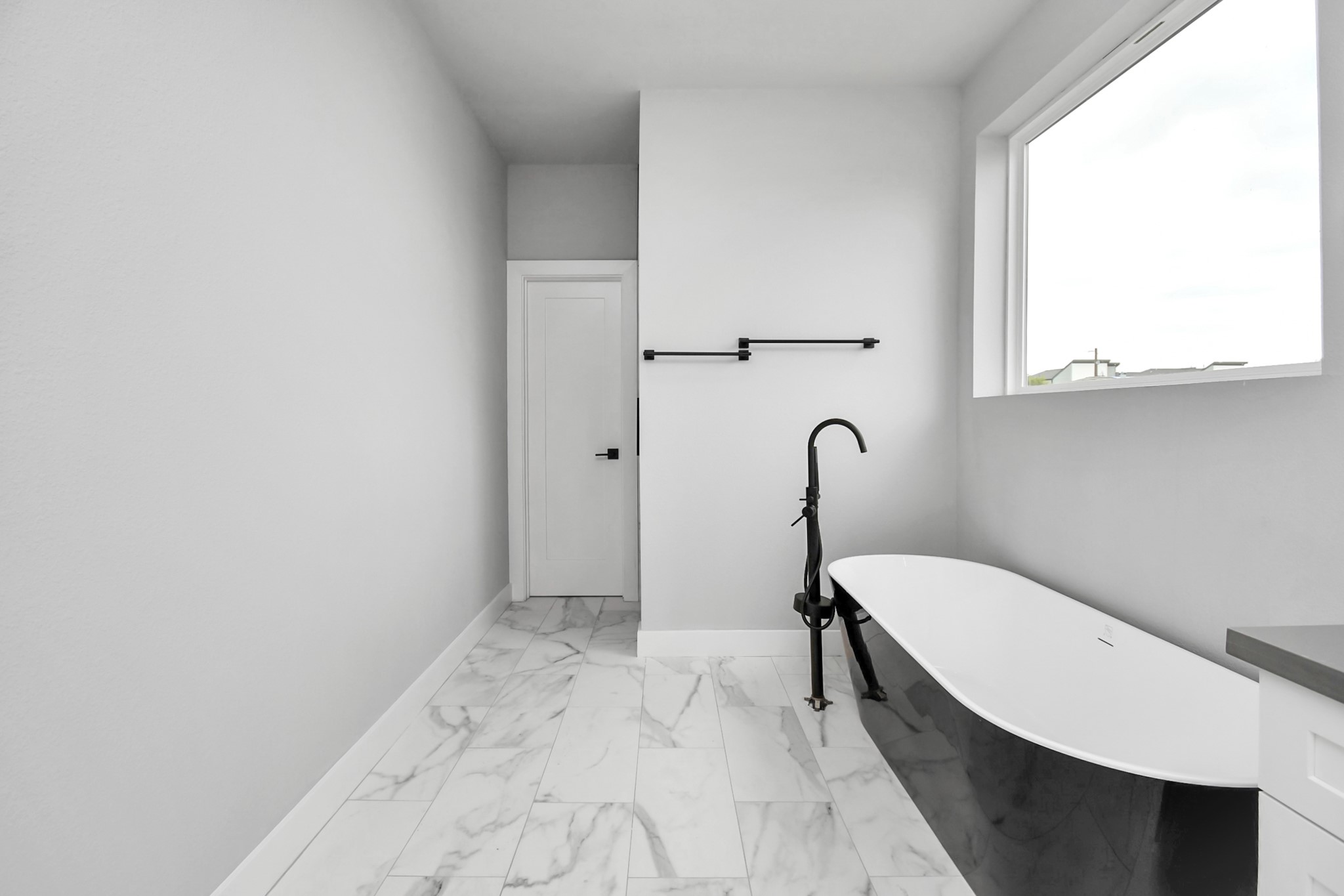 6817 Peerless Street Houston, TX 77021 - Photo 16 of 31 a picture of table and chair