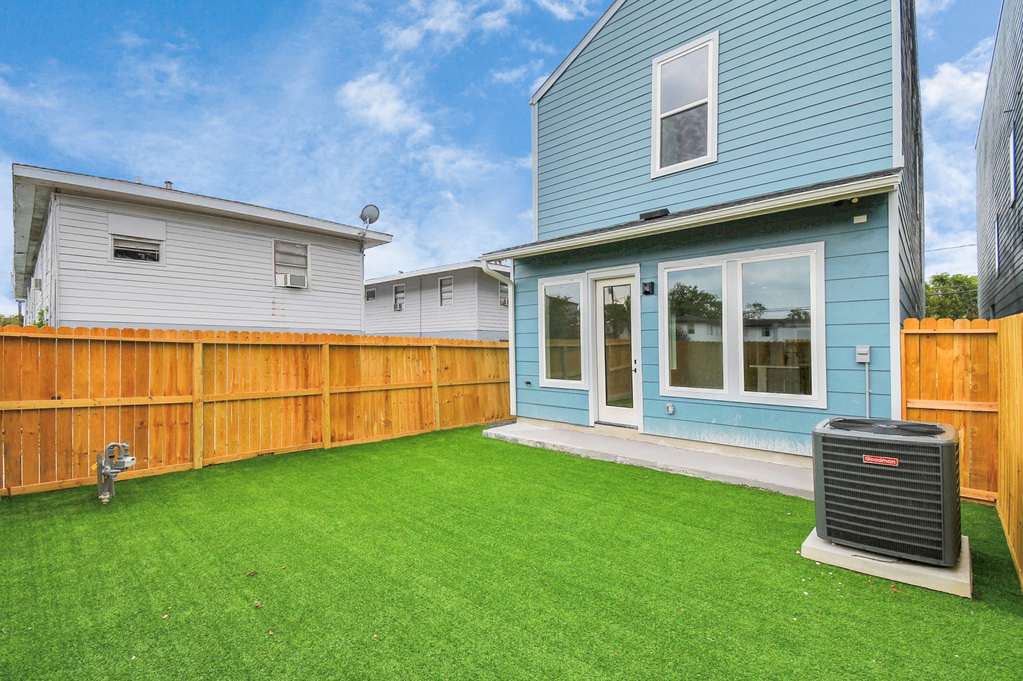 6817 Peerless Street Houston, TX 77021 - Photo 20 of 31 a view of a house with backyard