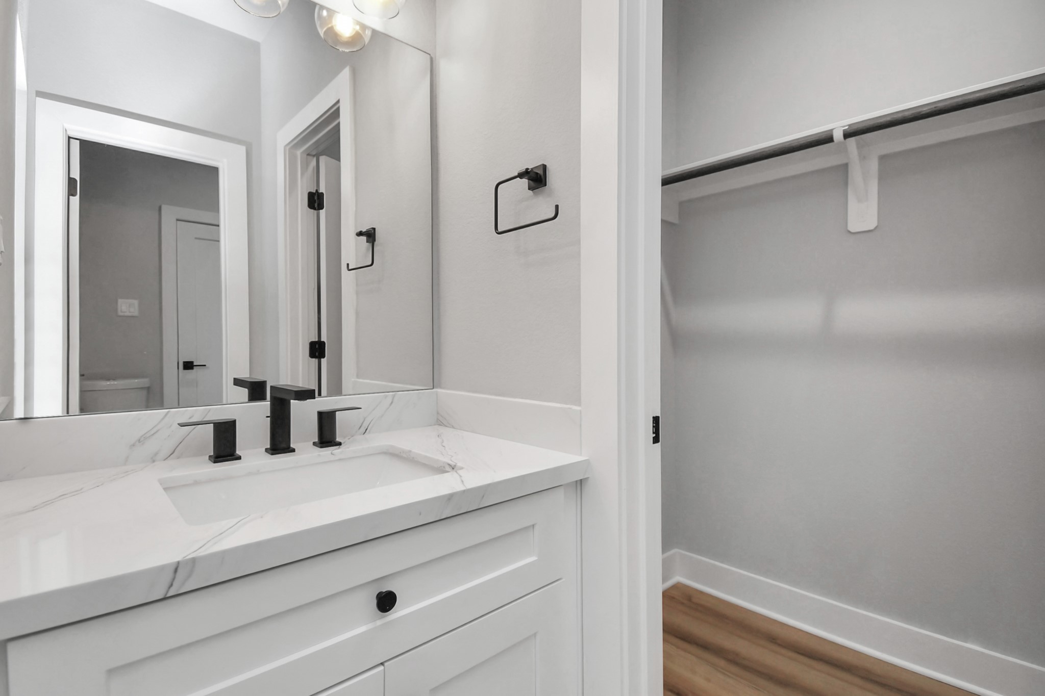 6817 Peerless Street Houston, TX 77021 - Photo 23 of 31 a bathroom with a sink and a mirror