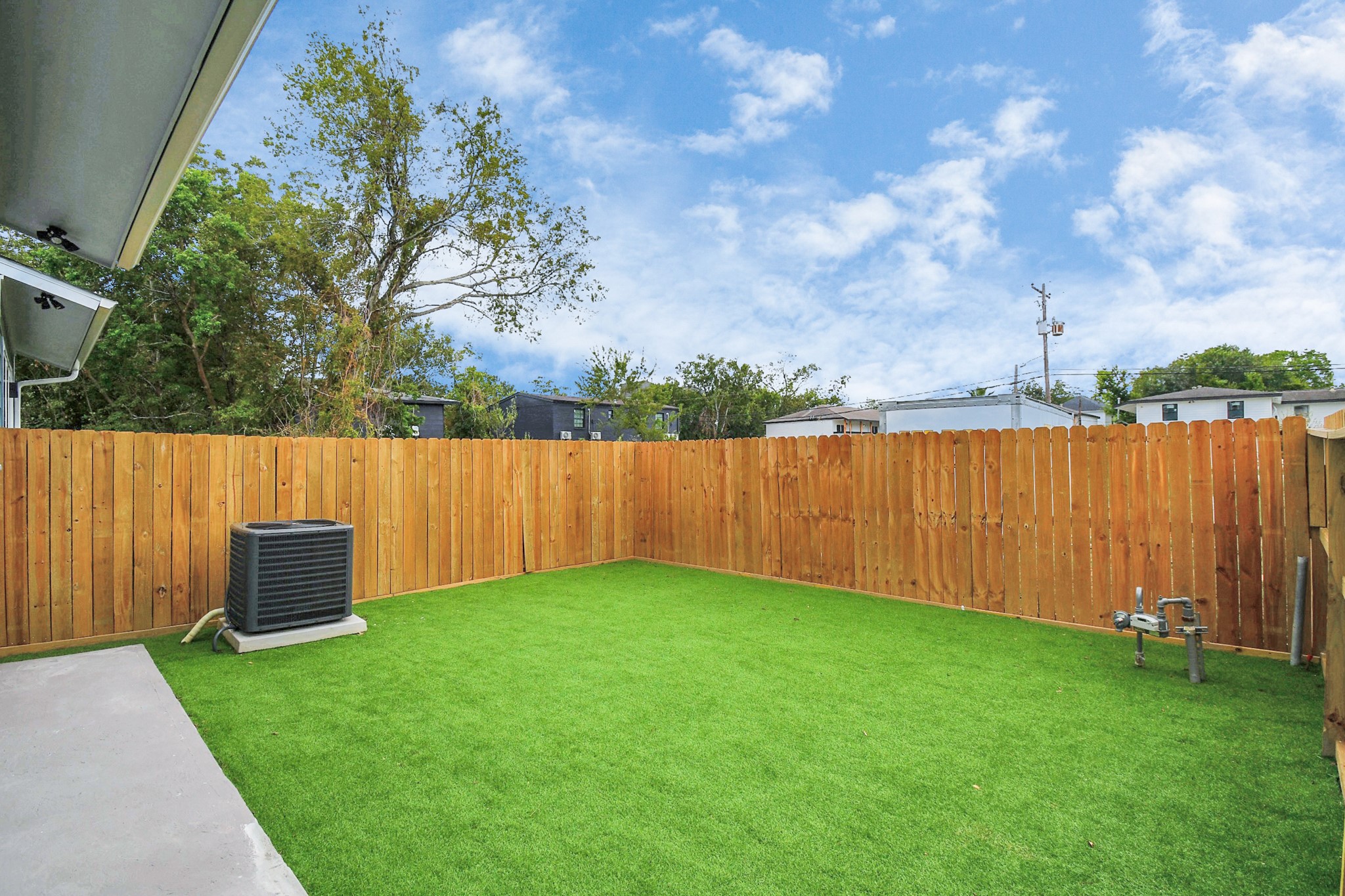 6817 Peerless Street Houston, TX 77021 - Photo 24 of 31 a view of an outdoor space with a garden