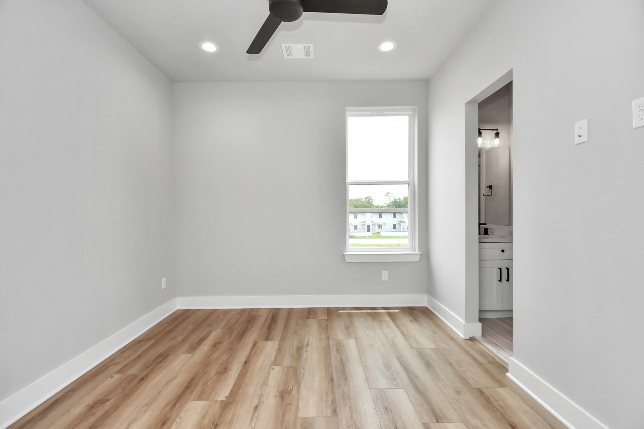 6817 Peerless Street Houston, TX 77021 - Photo 26 of 31 an empty room with wooden floor and windows