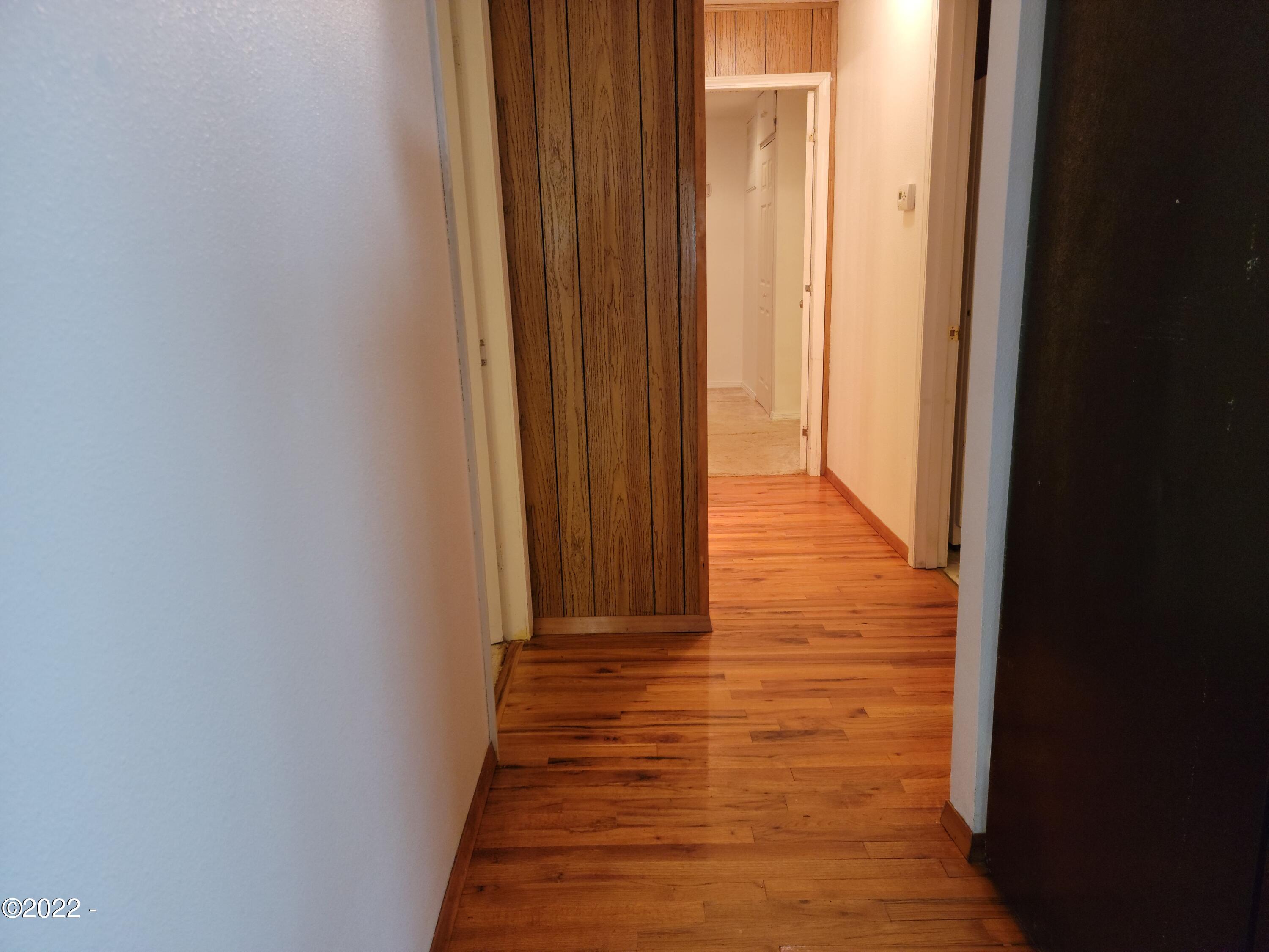 720 Collins Street Depoe Bay, OR 97341 - Photo 7 of 23 Hallway