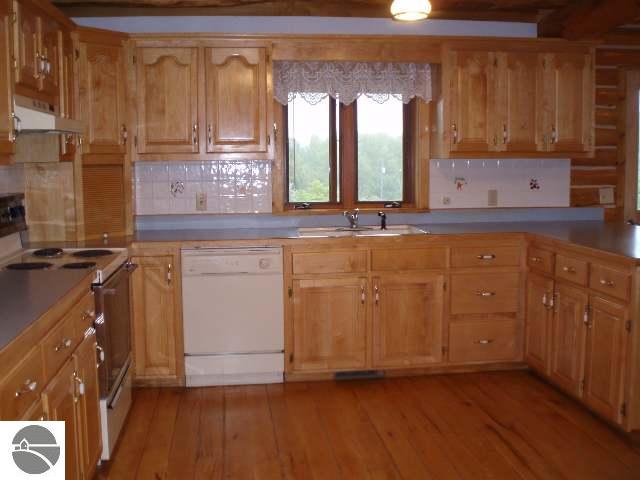 13792 South Cedar Run Road Traverse City, MI 49684 - Photo 5 of 9 1682571-4.JPG