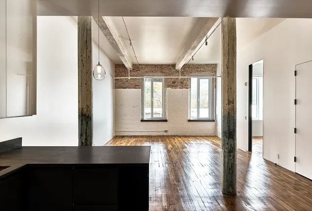 $2,400 | 520 State Road, Unit 203, North Adams, MA 01247