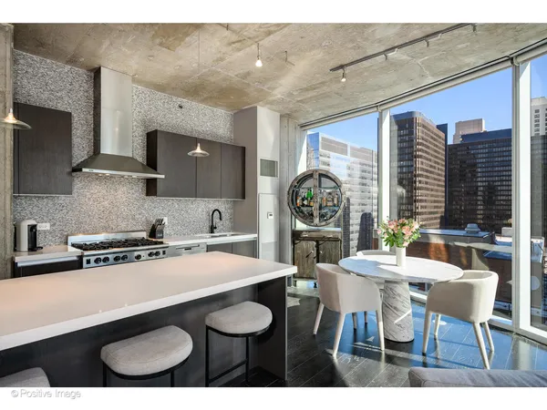 $1,025,000 | 600 North Fairbanks Court, Unit 2801, Chicago, IL 60611