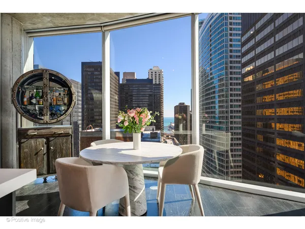 $1,025,000 | 600 North Fairbanks Court, Unit 2801, Chicago, IL 60611