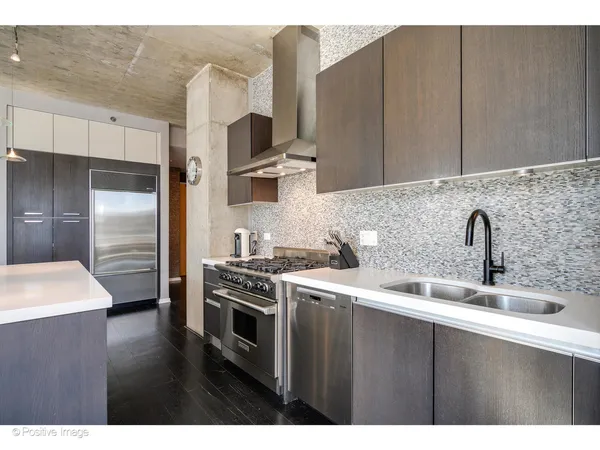 $1,025,000 | 600 North Fairbanks Court, Unit 2801, Chicago, IL 60611