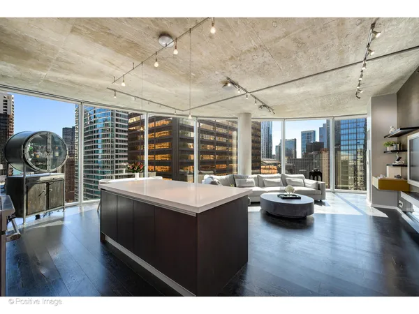 $1,025,000 | 600 North Fairbanks Court, Unit 2801, Chicago, IL 60611