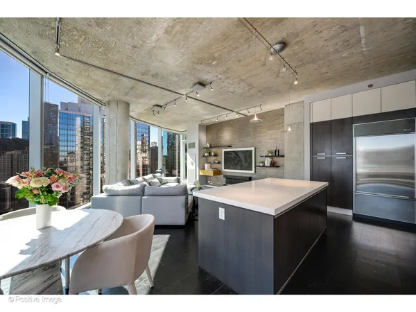 $1,025,000 | 600 North Fairbanks Court, Unit 2801, Chicago, IL 60611
