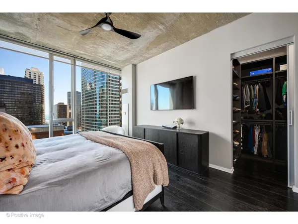 $1,025,000 | 600 North Fairbanks Court, Unit 2801, Chicago, IL 60611