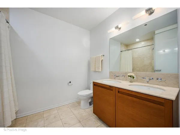 $1,025,000 | 600 North Fairbanks Court, Unit 2801, Chicago, IL 60611