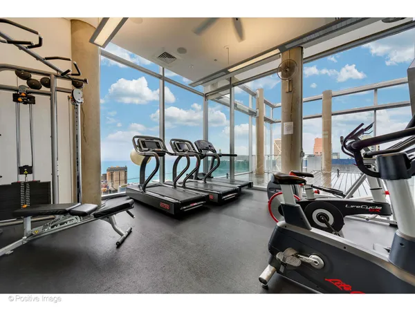 $1,025,000 | 600 North Fairbanks Court, Unit 2801, Chicago, IL 60611