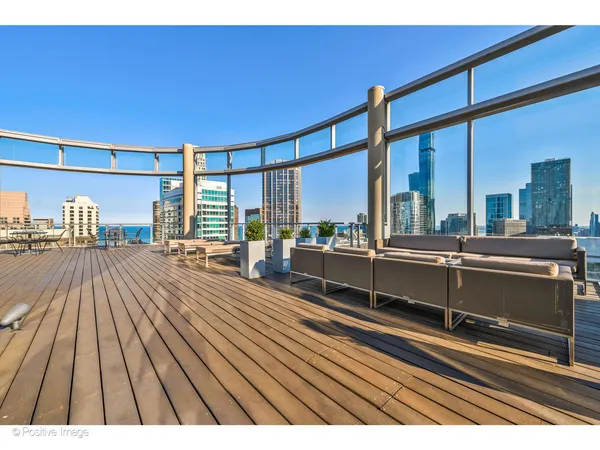 $1,025,000 | 600 North Fairbanks Court, Unit 2801, Chicago, IL 60611