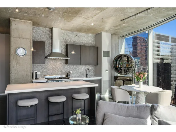 $1,025,000 | 600 North Fairbanks Court, Unit 2801, Chicago, IL 60611
