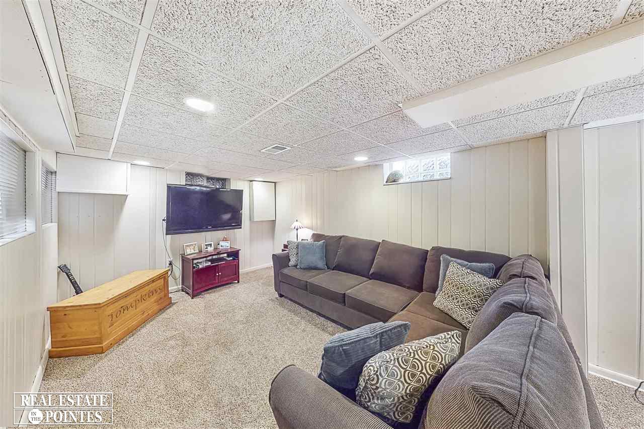 1887 Broadstone Road Grosse Pointe Woods, MI 48236 - Photo 26 of 41