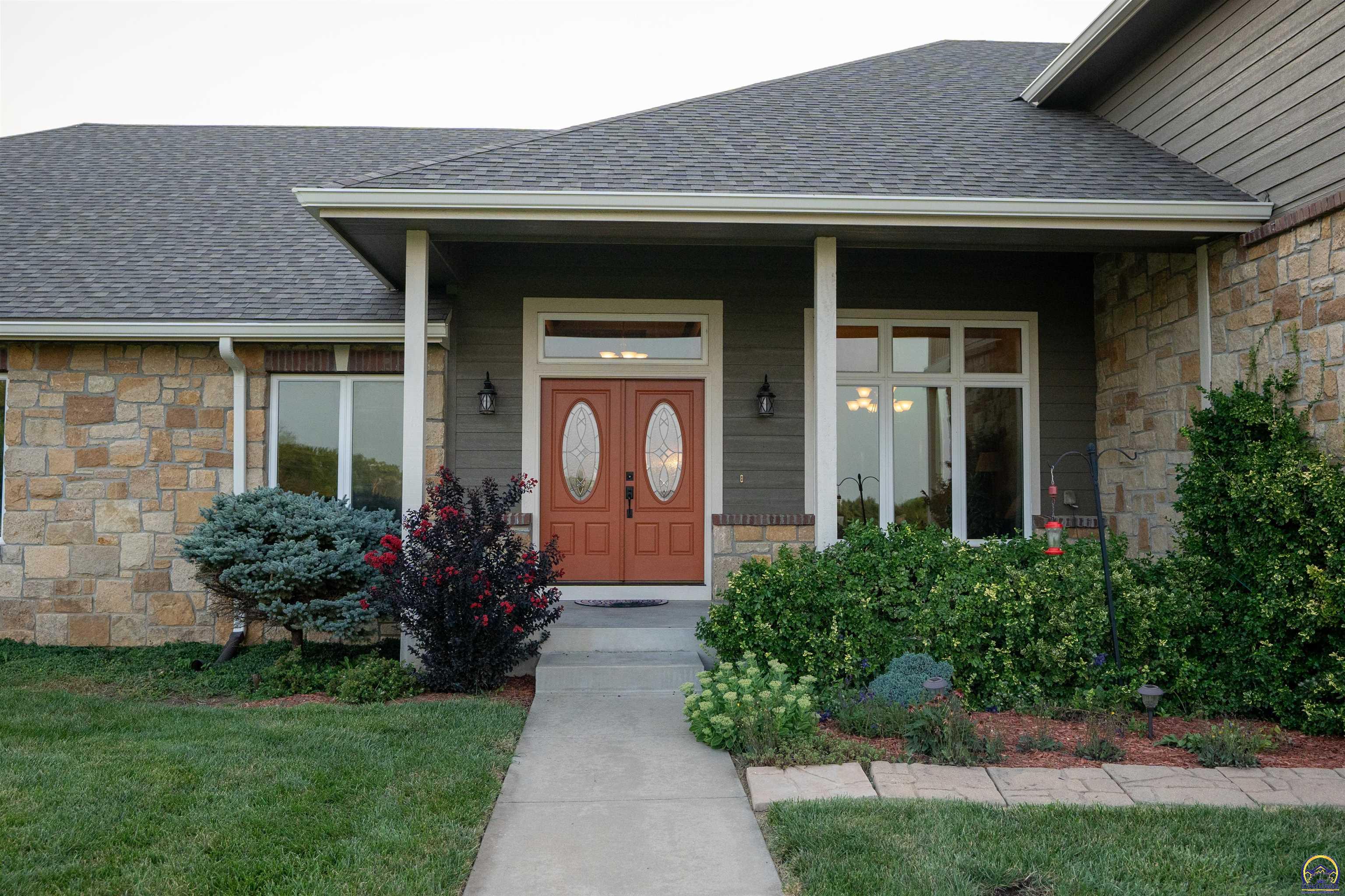 11301 South Croco Road Berryton, KS 66409 - Photo 2 of 99 Gallery Image 2