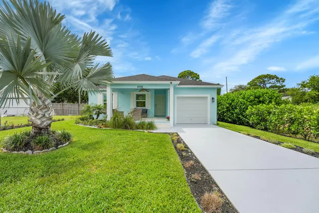 $399,999 | 5715 Southeast Pine Drive, Stuart, FL 34997