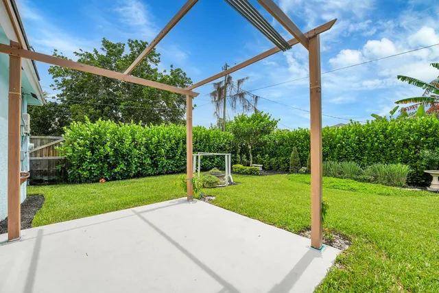 $399,999 | 5715 Southeast Pine Drive, Stuart, FL 34997